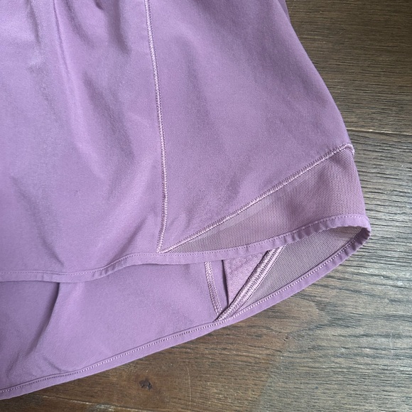SOLD Lululemon Hotty Hot Short II 2.5” Size 8 Jubilee Purple - Picture 6 of 6